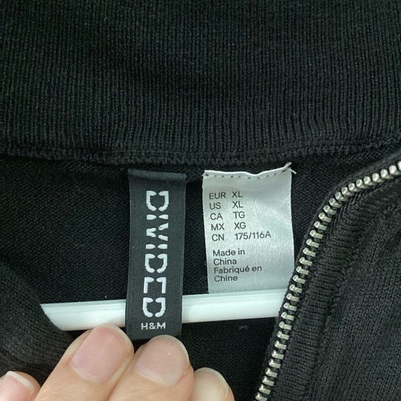 H&M Black and White V-Neck Sweater Sporty Knit - Picture 2 of 11